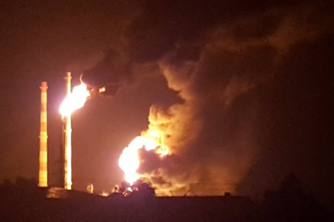 #foto V rafineriji na jugu Nemčije v požaru več ranjenih