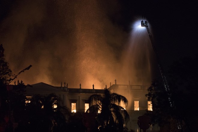 #foto #video Zgorel narodni muzej v Braziliji