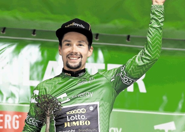 Po zmagi na ekipnem kronometru je slovenski kolesar Primož Roglič oblekel zeleno majico vodilnega na dirki po Britaniji.