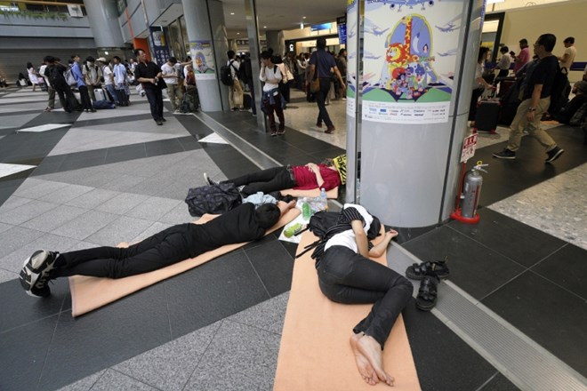 #foto Na Japonskem število žrtev potresa in plazov še narašča 