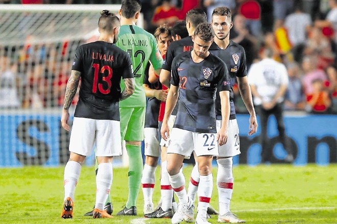Hrvaški nogometaši so se v vlogi svetovnih podprvakov osramotili na gostovanju v Španiji.