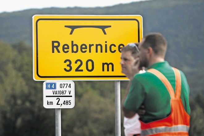 Kraka vipavske hitre ceste čez Rebernice bosta  v prihodnjih petih tednih izmenično popolnoma zaprta.