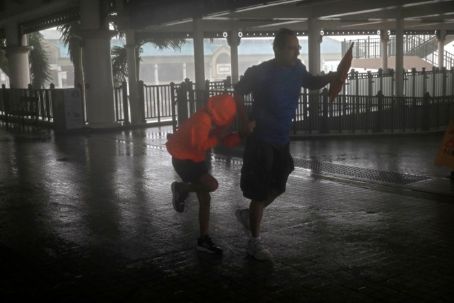 #foto #video Tajfun Mangkhut na Kitajskem zahteval smrtni žrtvi
