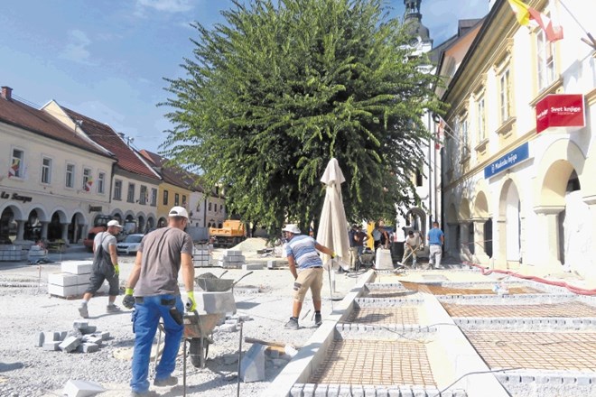 Konec avgusta, skoraj leto dni po začetku gradbenih del, je Mestna občina Novo mesto prejela  odločbo o sofinanciranju obnove...