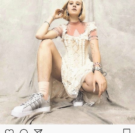 Švedska manekenka je v komentarjih pod fotografijo na instagramu prejela grožnje s posilstvom in smrtjo.