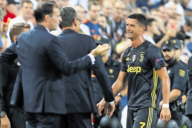 Cristiano Ronaldo je evropsko premiero v dresu Juventusa končal v solzah po manj kot pol ure tekme v Valencii.