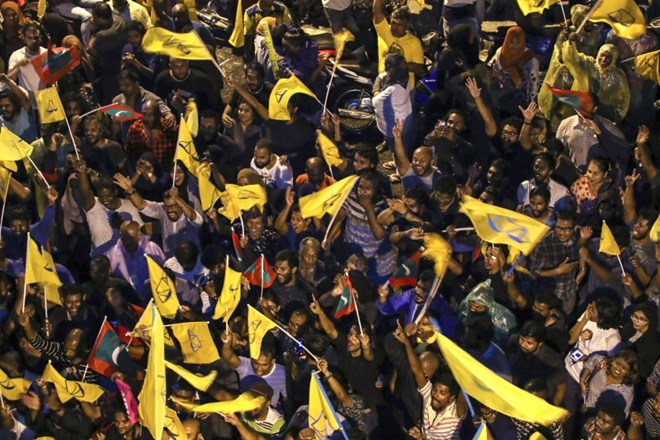 Podporniki Ibrahima Mohameda Soliha so se zbrali na ulicah in se veselili njegove zmage.