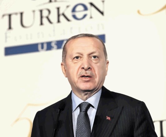 Erdogan je med obiskom OZN iskal podporo v ZDA živečih Turkov, jutri pa ga čaka veliko težja naloga – podpora nemških...