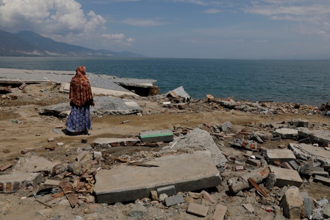 #foto Indonezijski reševalci po potresu našli trupla študentov svetega pisma