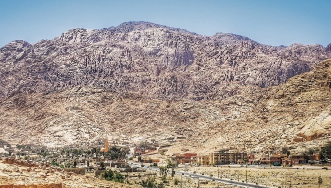 Kraj Sveta Katarina na Sinaju leži tik ob slovitem samostanu pod goro Sinaj oziroma Mojzesovo goro, kot se imenuje v...