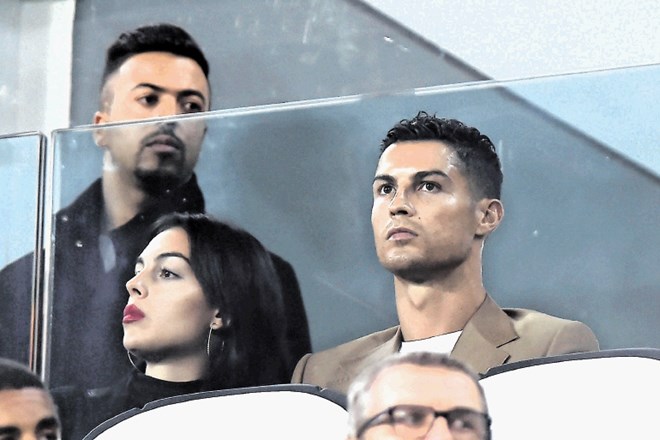 Cristiano Ronaldo s spremljevalko Georgino Rodriguez na torkovi tekmi lige prvakov med Juventusom in Young Boys.