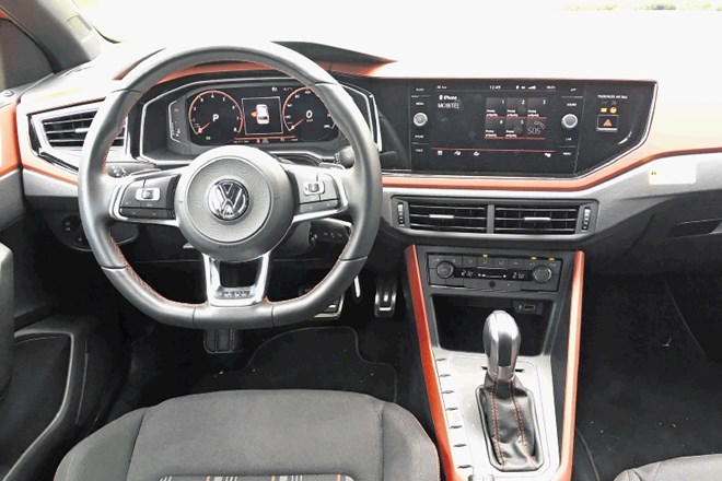 Volkswagen polo GTI in volkswagen golf GTI: Zgodba o dojenčku, prilepljenem na  prsi