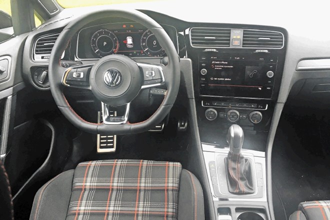 Volkswagen polo GTI in volkswagen golf GTI: Zgodba o dojenčku, prilepljenem na  prsi