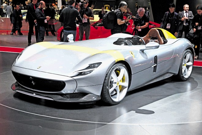 Ferrari monza SP1 – prostor ima le za voznika, izdelali ga bodo v omejeni seriji.