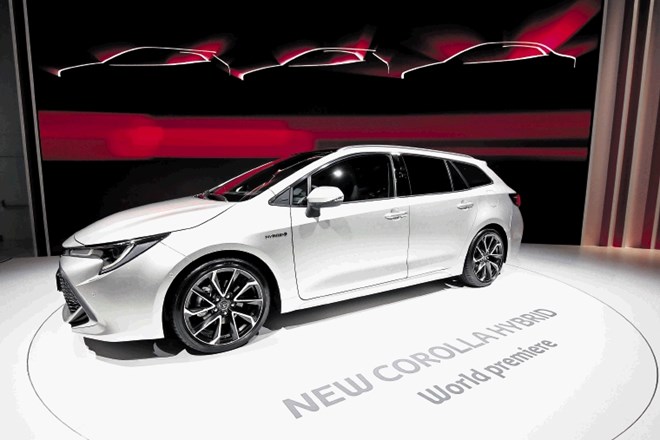 Toyota corolla touring sports  –  na voljo bo z dvema  hibridnima pogonoma.