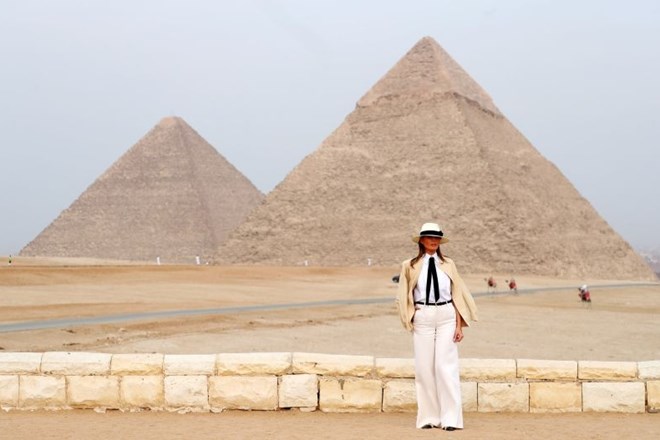 #foto Melania Trump v Egiptu zaključila afriško turnejo, podprla Kavanaugha