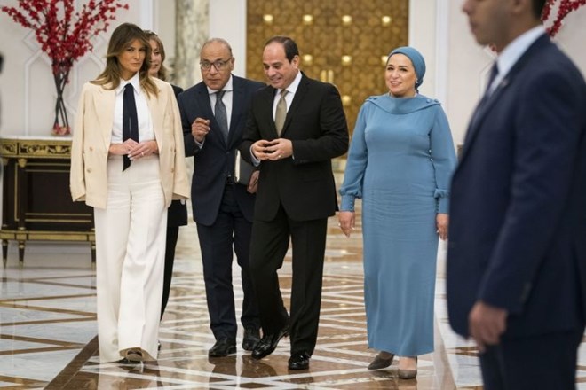 #foto Melania Trump v Egiptu zaključila afriško turnejo, podprla Kavanaugha