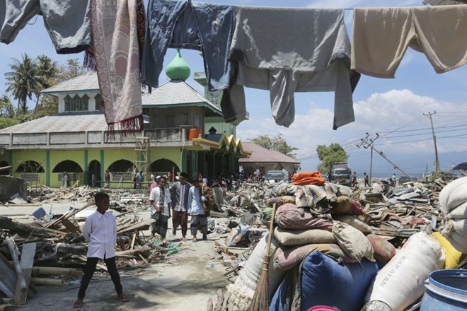 V Indoneziji po potresu in cunamiju vse več žrtev in pogrešanih