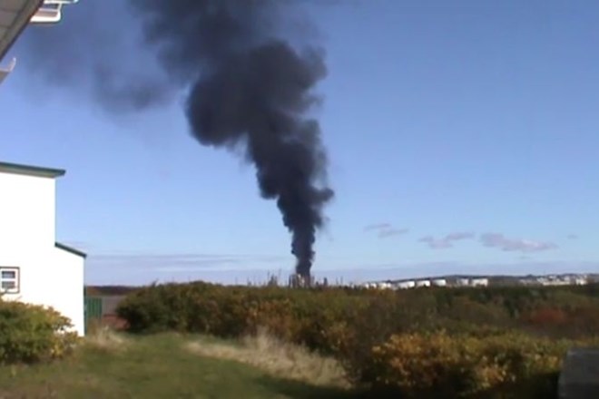 #foto Eksplozija in požar v največji kanadski naftni rafineriji