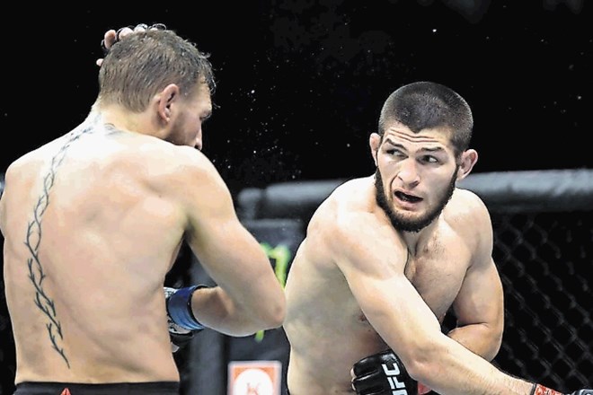 Orel iz Dagestana, kot imenujejo borca UFC Habiba Nurmagomedova (desno), je v štirih rundah dodobra premikastil Conorja...