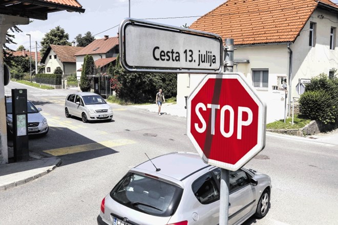 Nevarno križišče Litijske ceste in Ceste 13. julija naj bi kmalu dobilo prehod za pešce.