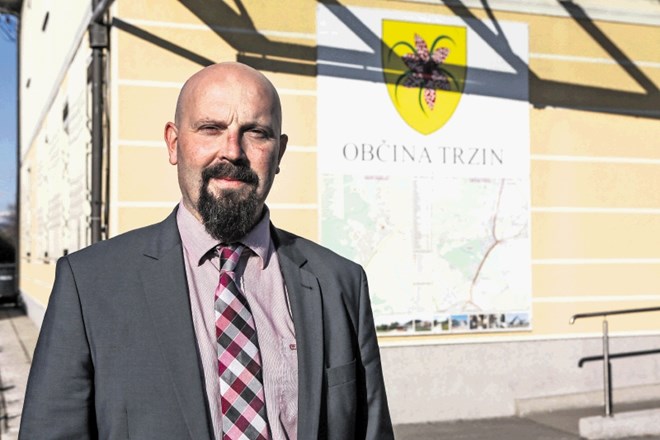 Na zadnjih volitvah je aktualni župan Peter Ložar, gimnazijski maturant,  s sloganom Z vizijo v prihodnost zmagal za pičlih...