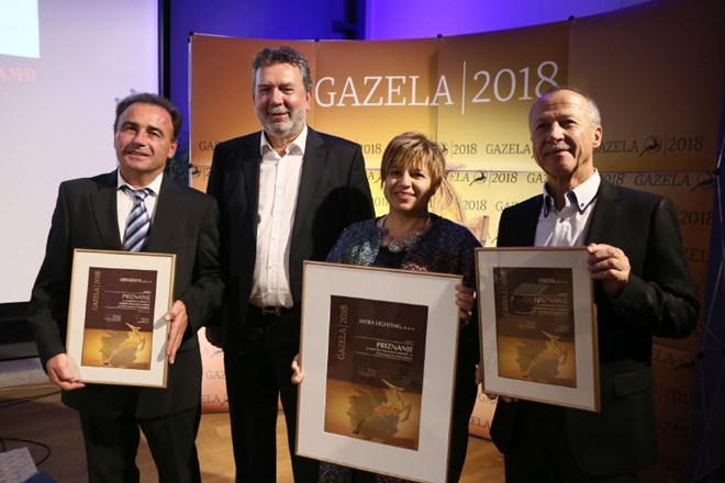 Srečni nominiranci in zmagovalci: (od leve) Zlatko Waiss (Advansys), Marino in Marjeta Furlan (Intra lighting) in Branko...