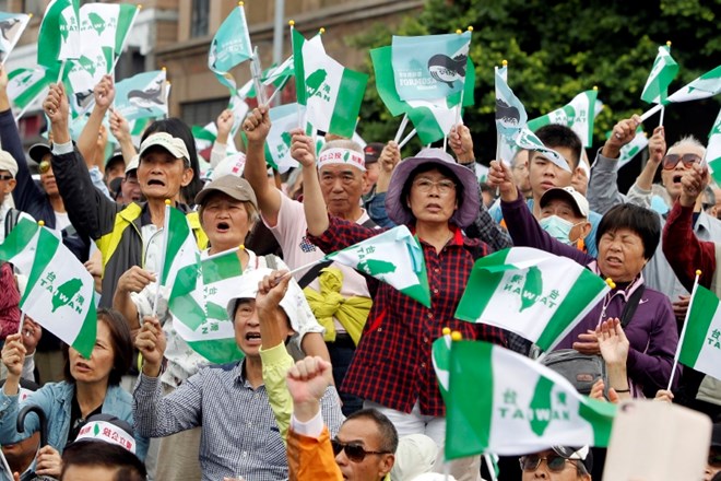 Na ulicah glavnega mesta Tajvana Taipei, se je zbralo več tisoč protestnikov.