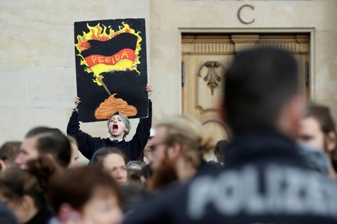 #foto V Dresdnu ob obletnici Pegide zborovanja njenih podpornikov in nasprotnikov