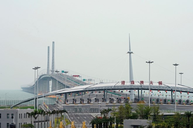 Pogled na most po njegovi otvoritvi.