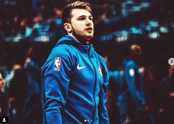 Zdaj že uradno najslavnejši slovenski košarkar Luka Dončić navdušuje na prvih tekmah v ligi NBA, svojevrsten mejnik pa je...