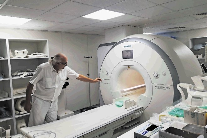 To je nov magnetnoresonančni tomograf, vreden 1,2 milijona evrov. Zanj je celjski bolnišnici denar primaknilo tudi...