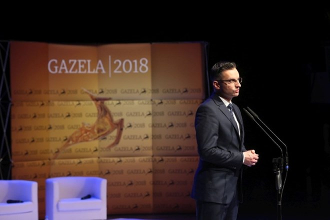 Premier Marjan Šarec, ki je kot gazela poskočno skočil na oder, se v svojem nagovoru zbranim ni dotaknil občutljive teme...