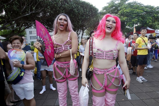 #foto V Tajvanu množična parada ponosa za pravice LGBT skupnosti