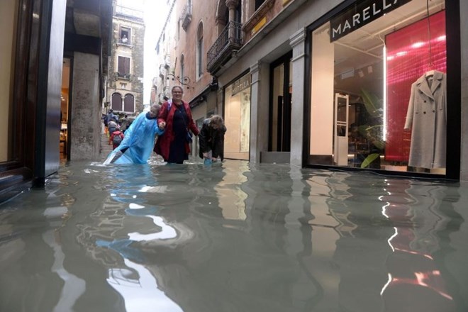 Benetke so danes prizadele najhujše poplave v desetih letih.