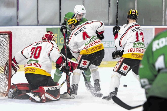 Hokejisti Olimpije so doživeli prvi domači poraz v novi sezoni. V Tivoliju je bil boljši Feldkirch.