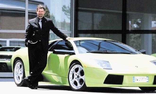 Ko je sodeloval z Lamborghinijem, se je podpisal tudi pod obliko gallarda.