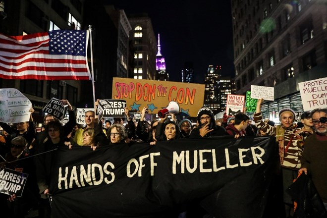 V New Yorku protestira več kot tisoč ljudi.