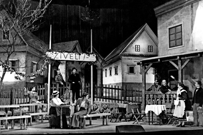 Postavitev Hlapcev, ki jo je leta 1948 v ljubljanski Drami režiral Slavko Jan, velja za enega največjih dosežkov slovenskega...