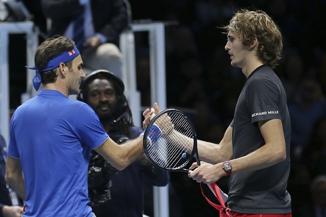 #video Zverev za finale v Londonu premagal Federerja