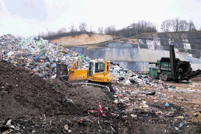 Regijsko podjetje Cerod, ki upravlja odlagališče Leskovec,  mora občini Šentjernej povrniti polovico okoljske takse za...