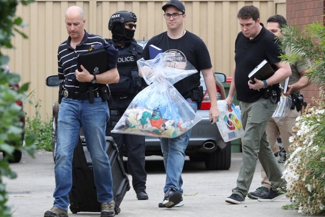 #foto V Avstraliji trojico obtožili načrtovanja terorističnega napada
