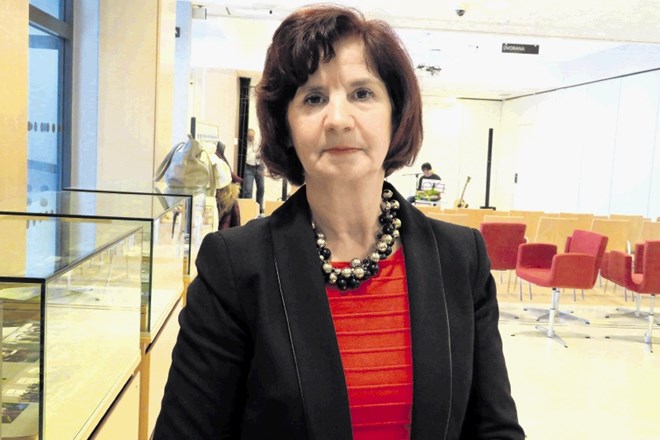 Vesna Horžen, predsednica Združenja splošnih knjižnic : splošne knjižnice so brez zadržkov na voljo vsem članom skupnosti, ne...