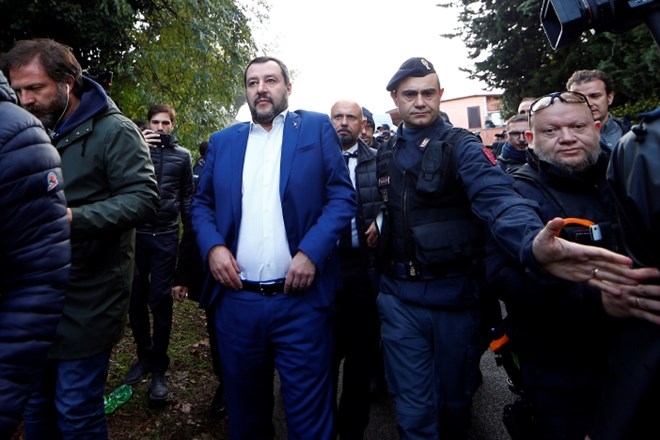 »Zabave je konec«, je dejal Salvini ob prihodu.