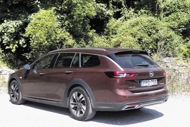 Opel insignia country tourer: Tihi in udobni dolgin