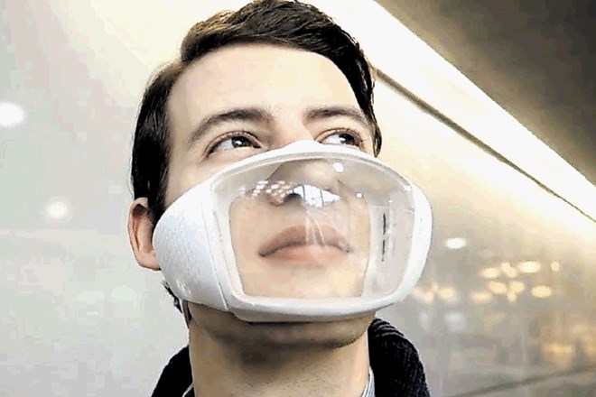 Maska naj bi ščitila pred alergeni, bakterijami in škodljivimi delci iz zraka, zagotavljala pa naj bi tudi anonimnost.