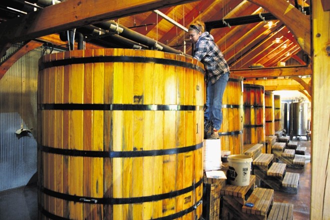 V Leiper's Forku proizvedejo   okoli 500 sodov viskija na leto. V kratkem  naj bi  začeli graditi ogromno, sedem nadstropij...