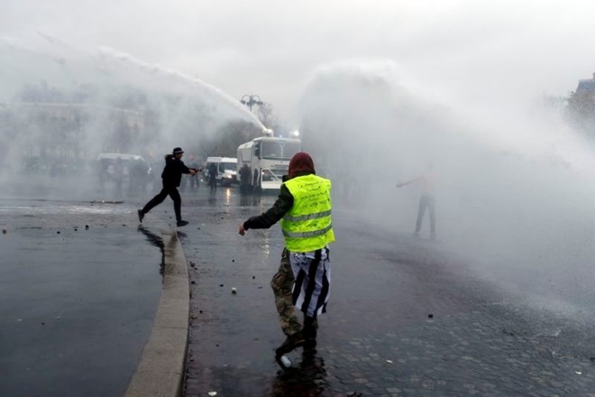 V Franciji na ulice odšlo 75.000 protestnikov, aretiranih več kot 200 