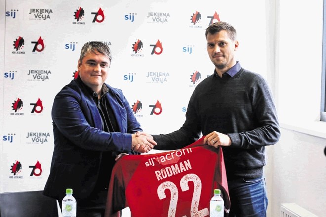 Anže Pogačar je položaj trenerja Jesenic zaupal Marcelu Rodmanu.