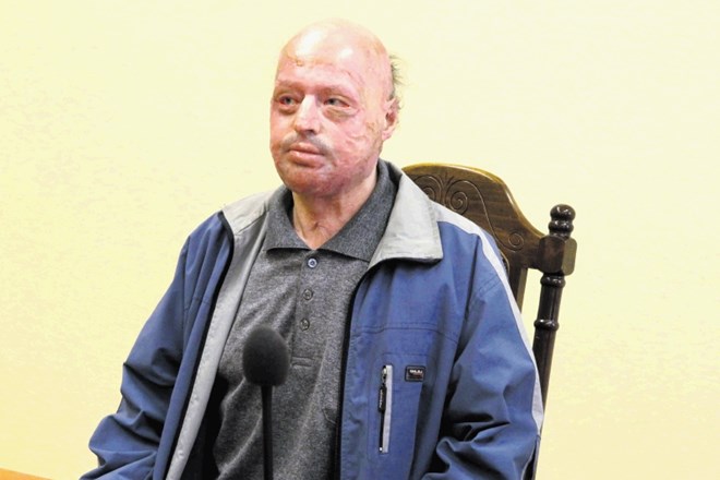 66-letni Ivan Mikec iz okolice Mokronoga naj bi 5. maja letos po mnenju tožilstva skušal umoriti ženo, tako da bi jo  zažgal....
